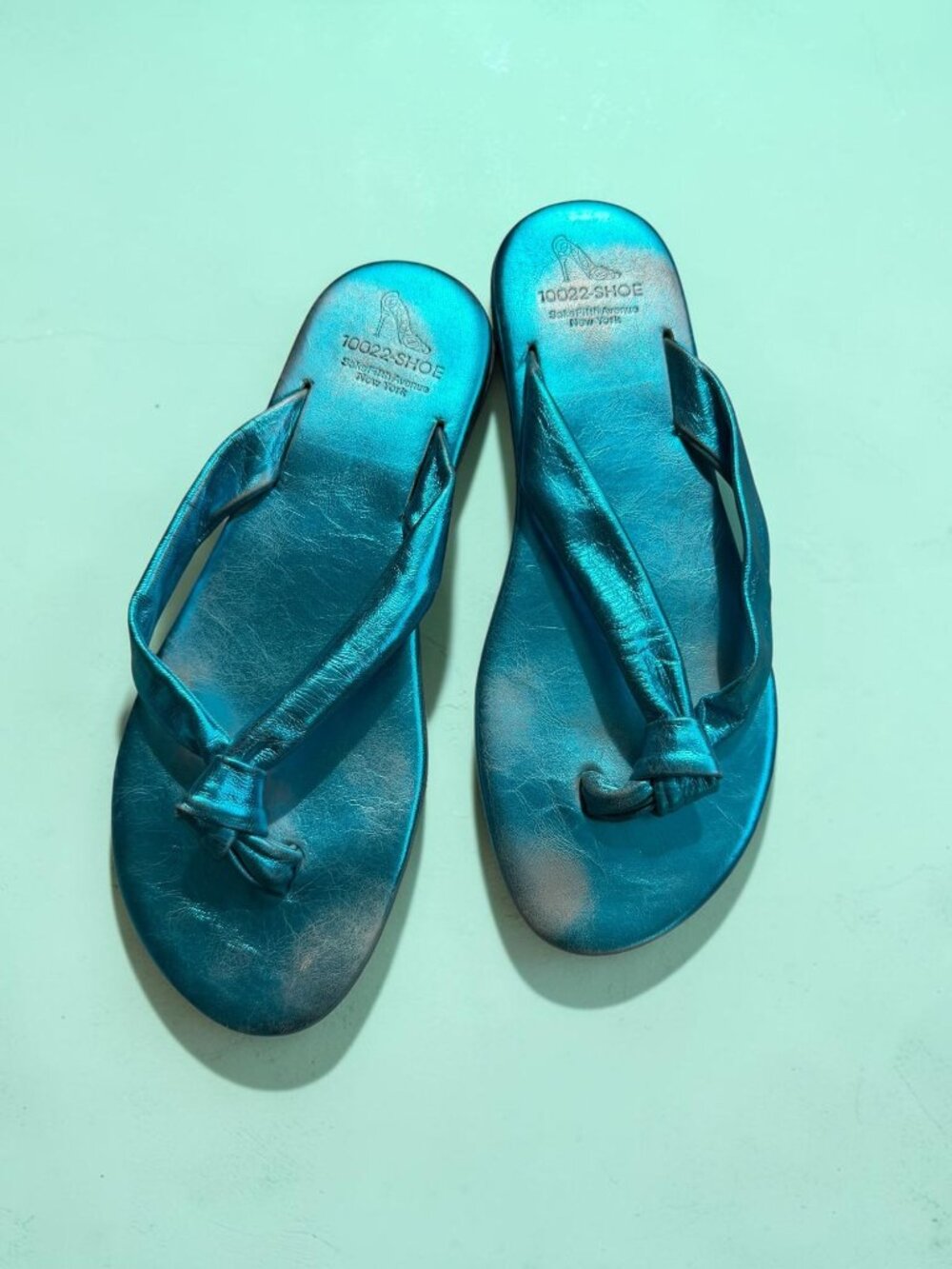 SAKS FIFTH AVENUE Blue Leather Sandals Flip Flops Size 8